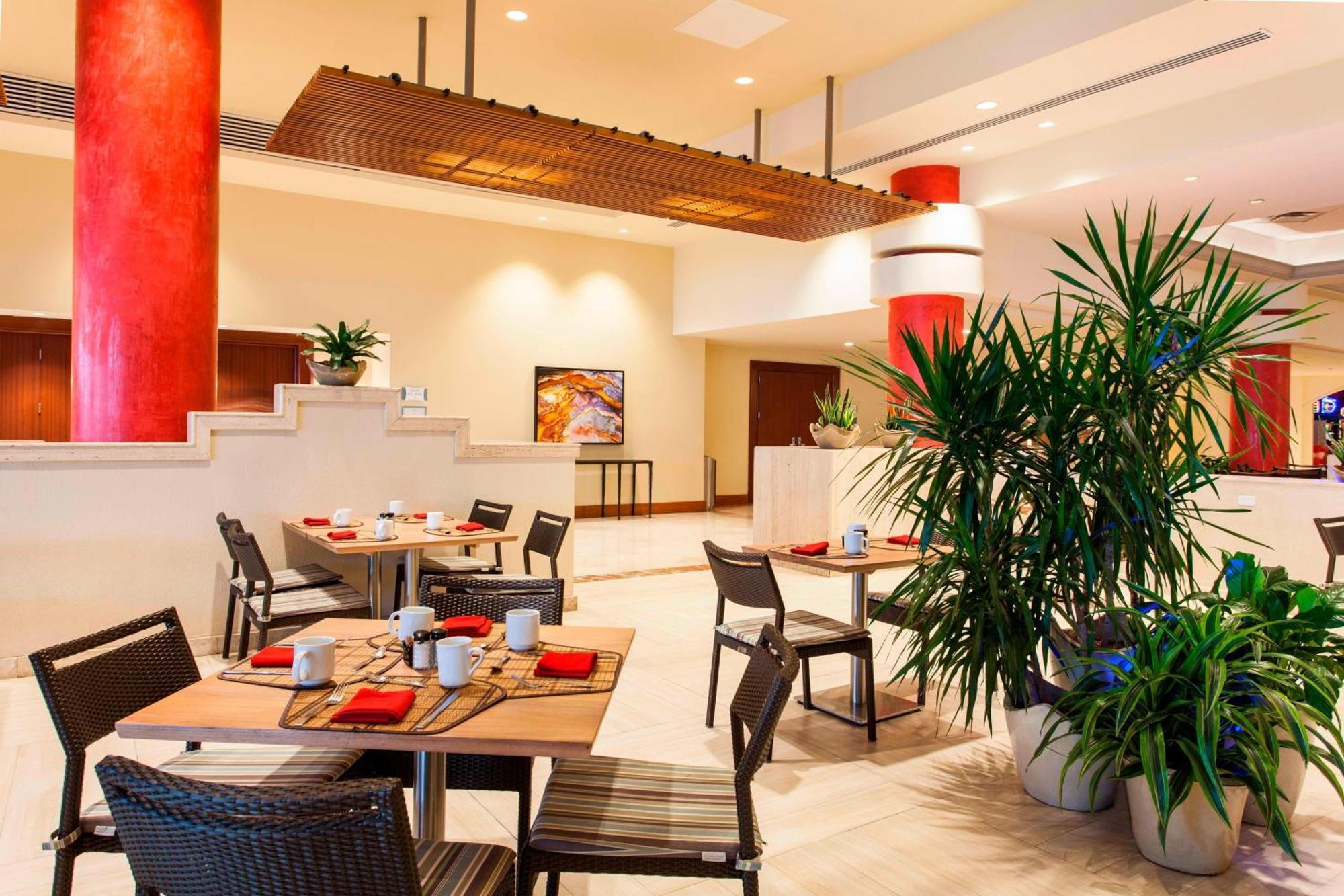 סן חואן Courtyard By Marriott Isla Verde Beach Resort מראה חיצוני תמונה