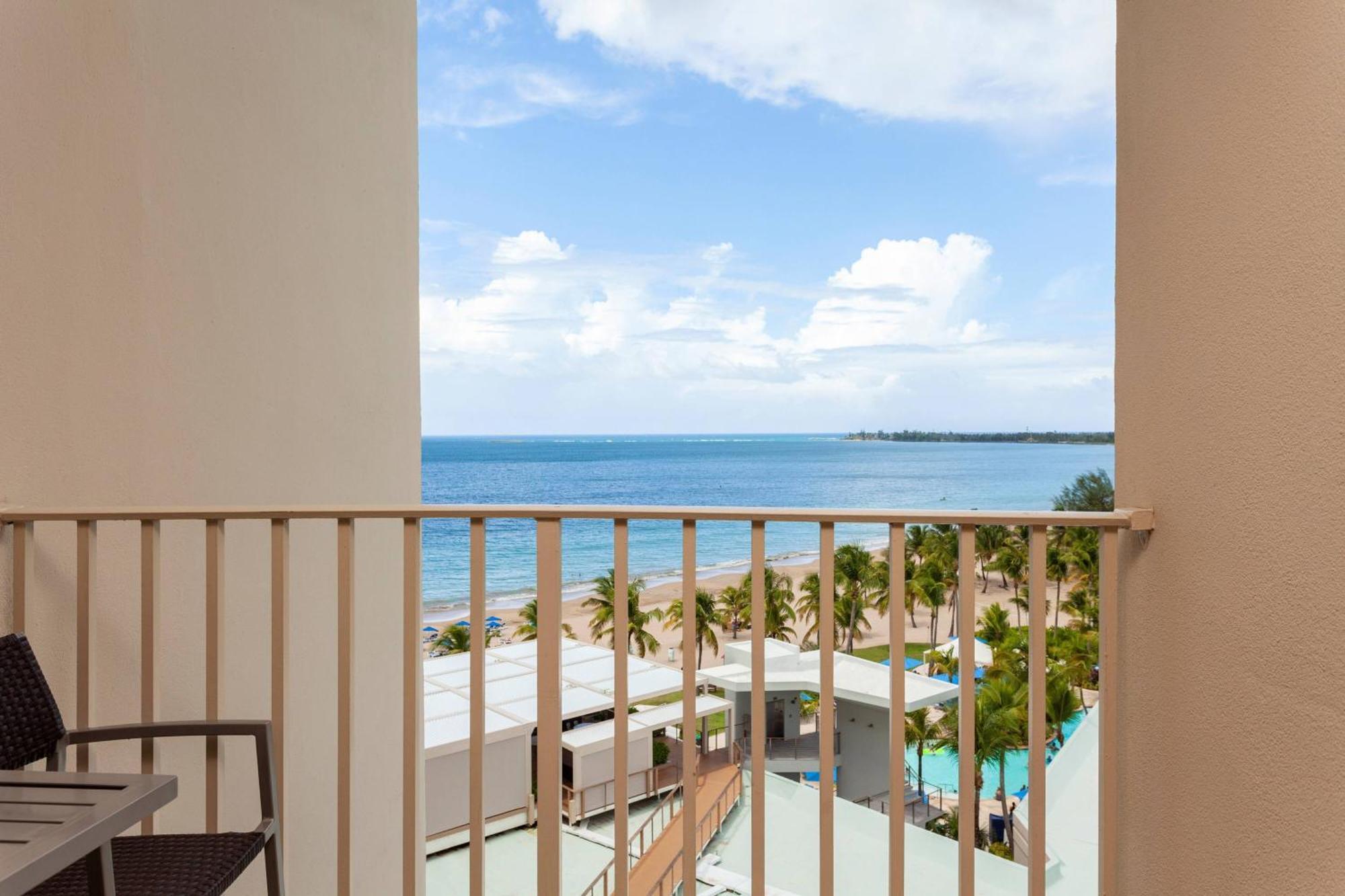 סן חואן Courtyard By Marriott Isla Verde Beach Resort מראה חיצוני תמונה