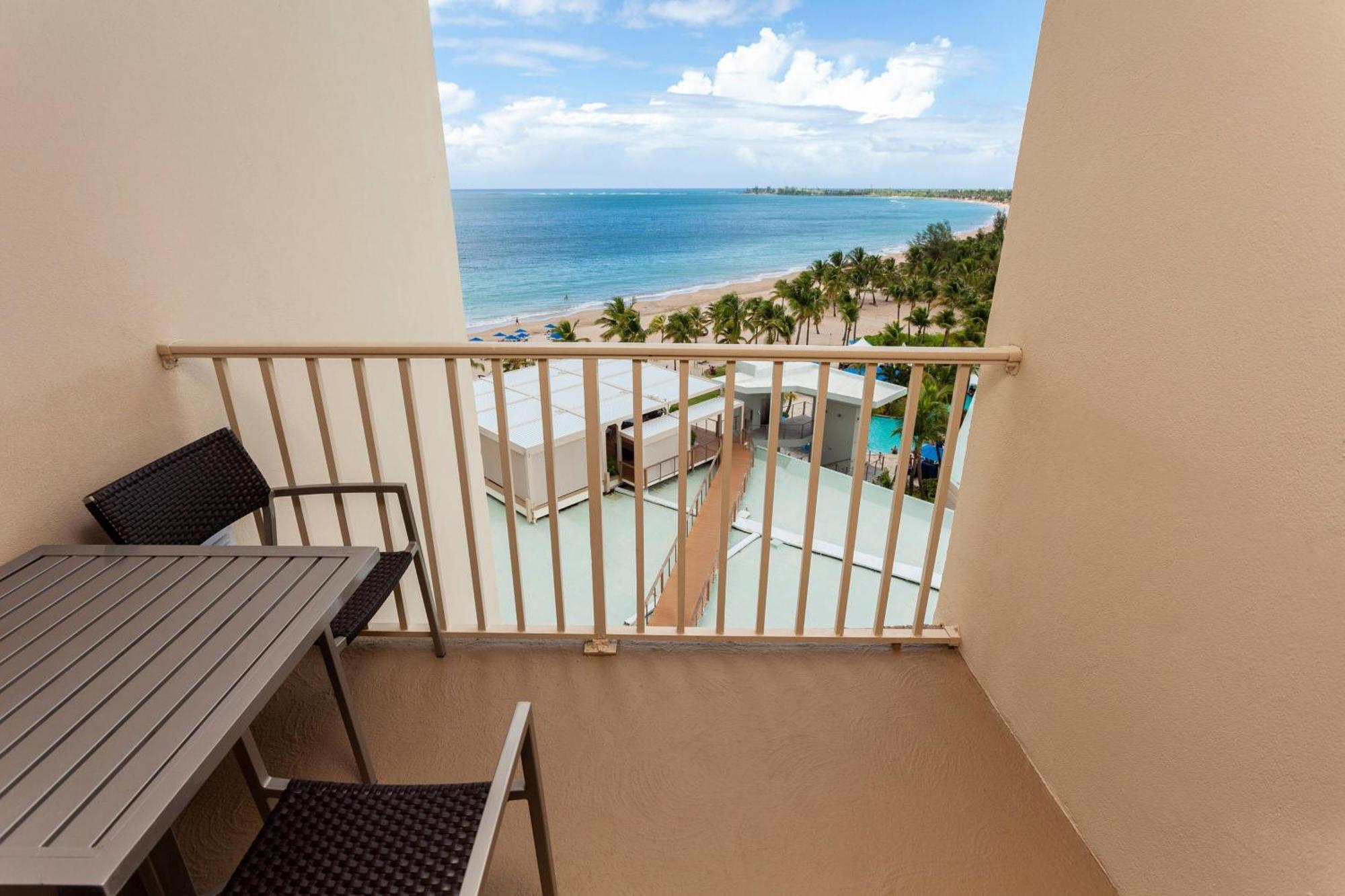 סן חואן Courtyard By Marriott Isla Verde Beach Resort מראה חיצוני תמונה