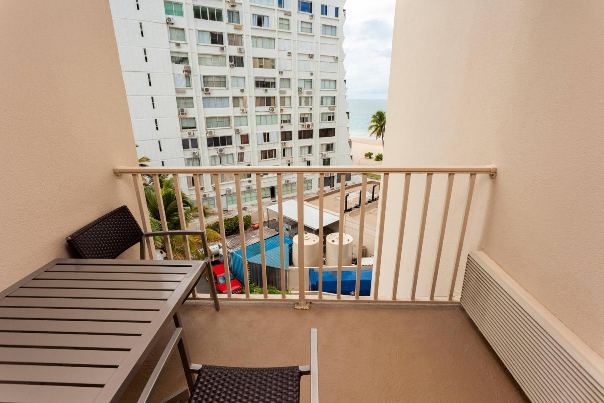 סן חואן Courtyard By Marriott Isla Verde Beach Resort מראה חיצוני תמונה
